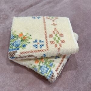 VINTAGE 1970s JCPenney Fashion Manor Floral Hand Towels Fringe Set of 2 USA Bath
